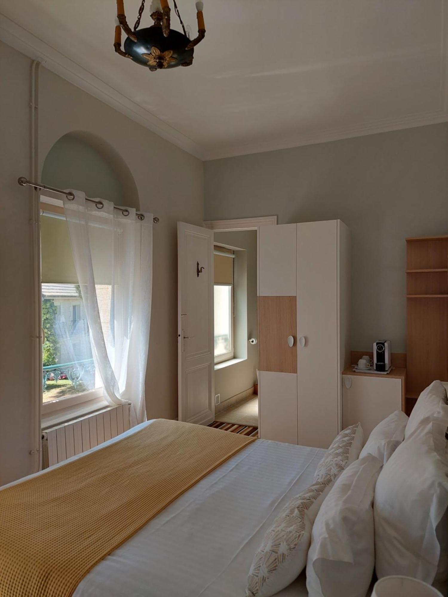 Hotel The Originals Residence De Rohan Во-сюр-Мер Екстериор снимка