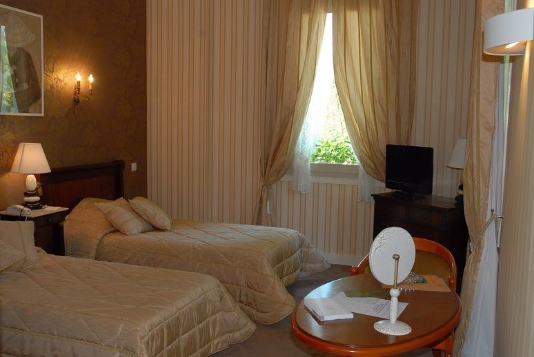 Hotel The Originals Residence De Rohan Во-сюр-Мер Екстериор снимка